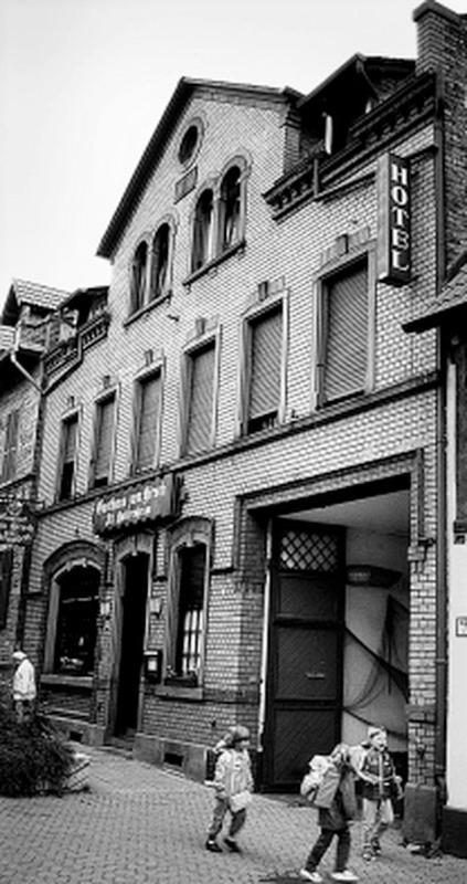 Hotel-Pension Zum Hirsch Hattersheim am Main Extérieur photo