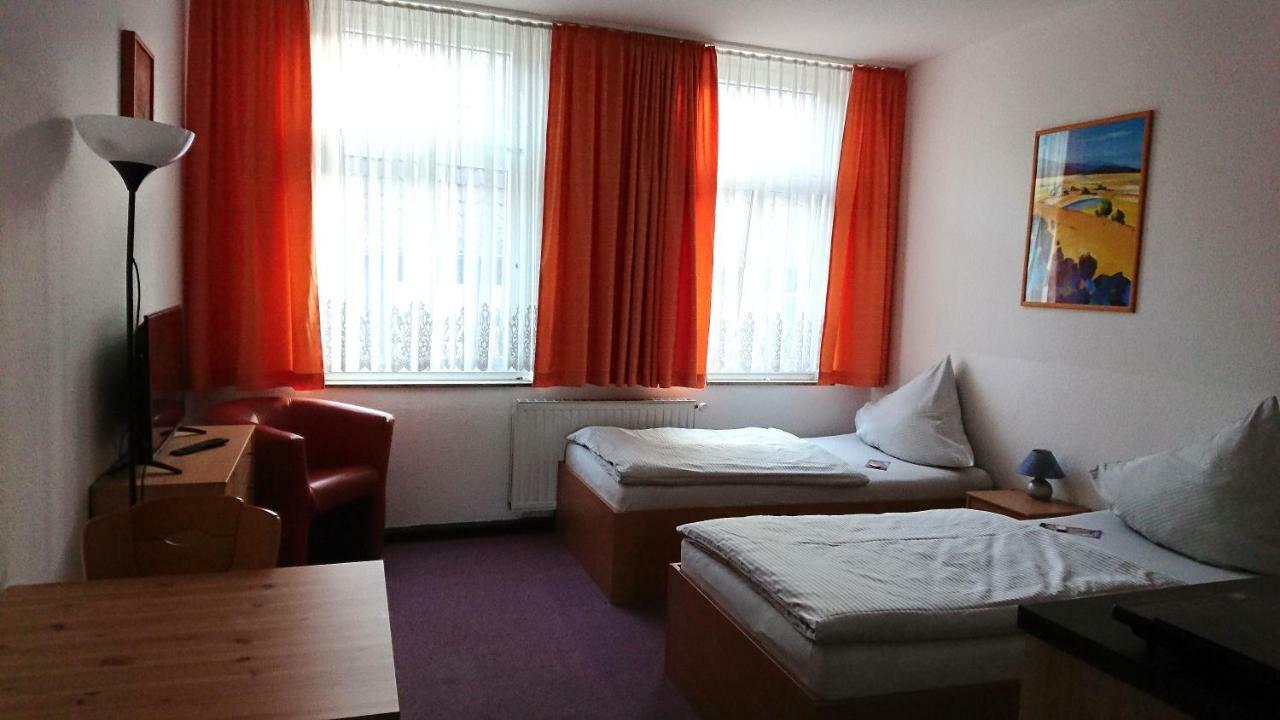 Hotel-Pension Zum Hirsch Hattersheim am Main Extérieur photo